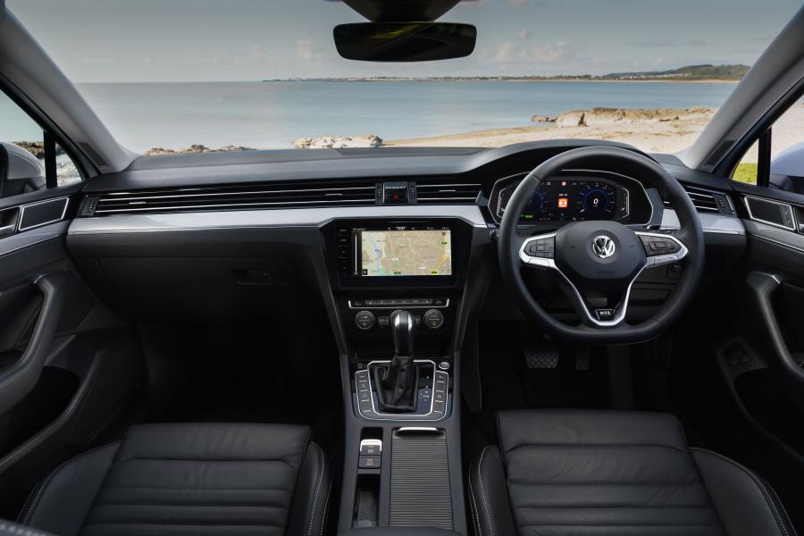 Торпедо Volkswagen Passat GTE Estate (B8) 2019 года  (UK) (фото 33 из 40)